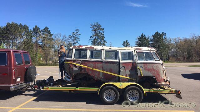 15-window-vw -bus-deluxe-side.jpg